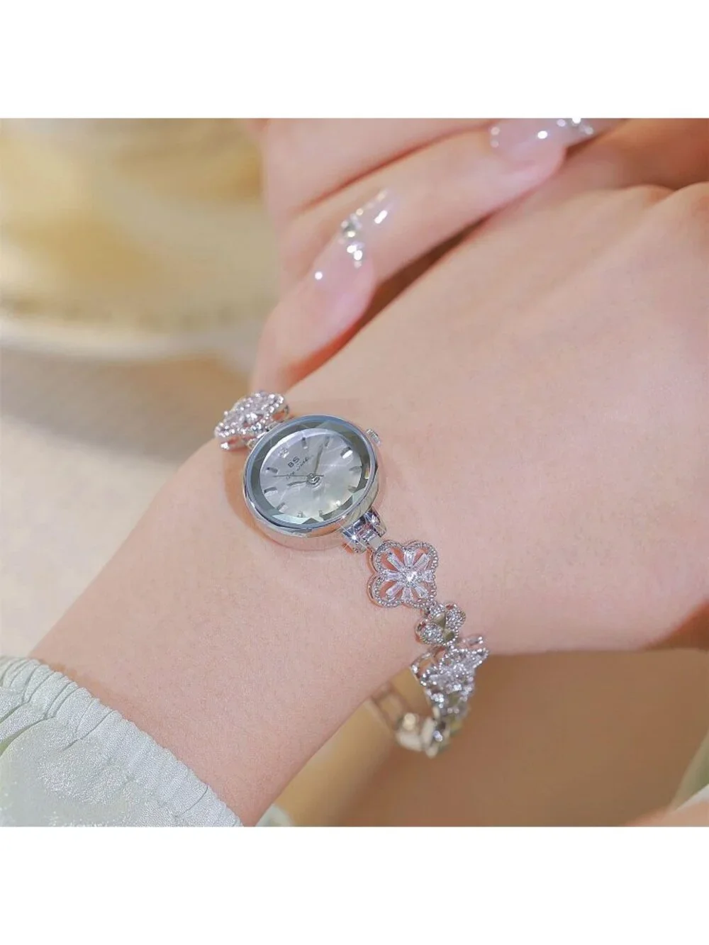Women's Silver White Analog Quartz Vintage Hollow Four Leaf Chain Bracelet Watch